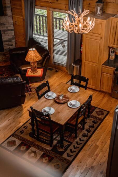 2-Bedroom Cabin With 2 Master Suites, Loft, Half-Bath And Hot Tub In A Serene Resort Setting Севьервилл Экстерьер фото