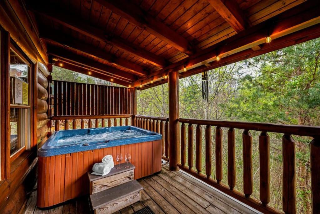 2-Bedroom Cabin With 2 Master Suites, Loft, Half-Bath And Hot Tub In A Serene Resort Setting Севьервилл Экстерьер фото
