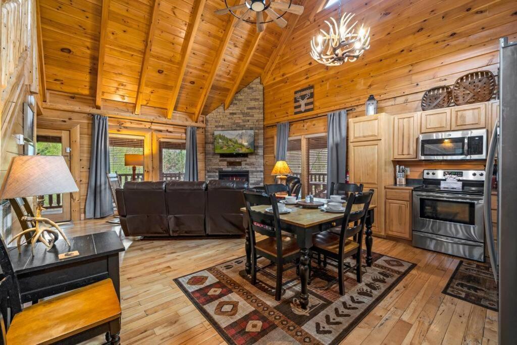 2-Bedroom Cabin With 2 Master Suites, Loft, Half-Bath And Hot Tub In A Serene Resort Setting Севьервилл Экстерьер фото