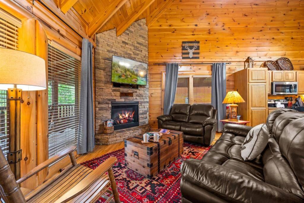 2-Bedroom Cabin With 2 Master Suites, Loft, Half-Bath And Hot Tub In A Serene Resort Setting Севьервилл Экстерьер фото