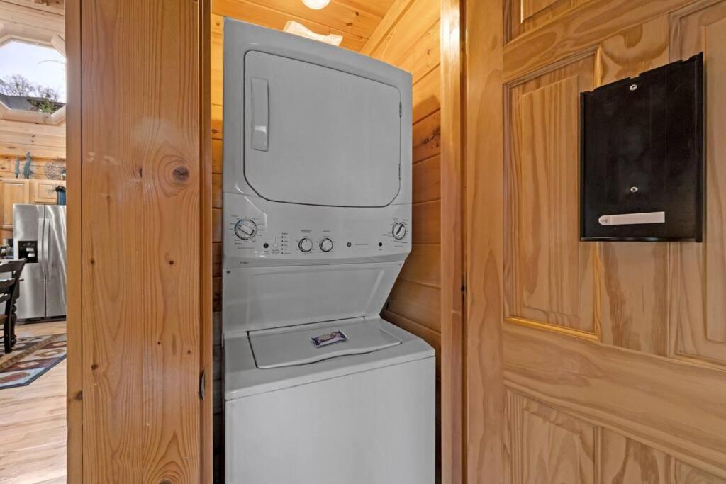 2-Bedroom Cabin With 2 Master Suites, Loft, Half-Bath And Hot Tub In A Serene Resort Setting Севьервилл Экстерьер фото